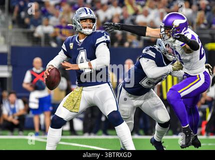 10. November 2019: Dallas Cowboys Quarterback Dak Prescott #4 bei einem NFL-Spiel zwischen den Minnesota Vikings und den Dallas Cowboys im AT&T Stadium in Arlington, TX Minnesota besiegte Dallas 28-24 Albert Pena/CSM (Credit Image: &Copy; Albert Pena/CSM via ZUMA Wire) Stockfoto