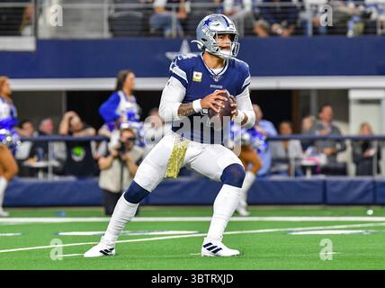 10. November 2019: Dallas Cowboys Quarterback Dak Prescott #4 bei einem NFL-Spiel zwischen den Minnesota Vikings und den Dallas Cowboys im AT&T Stadium in Arlington, TX Minnesota besiegte Dallas 28-24 Albert Pena/CSM (Credit Image: &Copy; Albert Pena/CSM via ZUMA Wire) Stockfoto