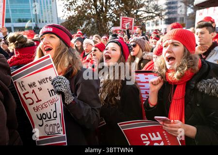 18. November 2019, Indianapolis, Indiana, USA: Am 19. November 2019 besuchten über 15.000 Lehrer den RED for Ed Action Day im Indiana Statehouse in Indianapolis, Indiana, um die öffentliche Bildung zu unterstützen. (Bild: © Lora Olive/ZUMA Wire) Stockfoto