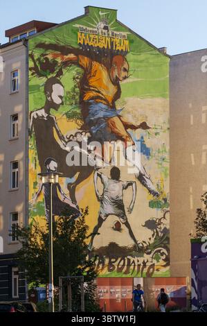 22. September 2010, Berlin, Brandenburg, Deutschland: Graffiti in einem Haus in der Nähe des Mauerparks, Berlin im Abendlicht Deutschland. Kommen Sie nach Belin, brasilianisches Team. Joga Bonito. Mauerpa (Foto: © Sergi ReboredoZUMA Wire) Stockfoto