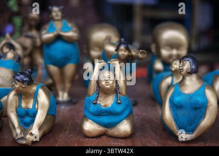 19. August 2015, Laos: Bronzestatuen Souvenirs zum Verkauf auf einem Markt in Luang Prabang Laos (Foto: © Sergi Reboredo/ZUMA Wire) Stockfoto