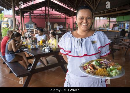 29. Oktober 2016, Costa Rica: Lokales Essen casado-Gericht in einem lokalen Restaurant im Dorf La Fortuna, Provinz Alajuela, Costa Rica, Mittelamerika (Bild: © Sergi Reboredo/ZUMA Wire) Stockfoto