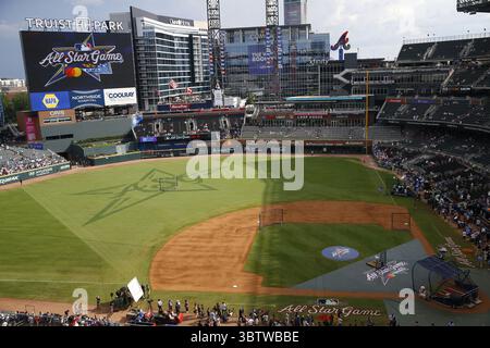 Atlanta, Usa. Juli 2025. Allgemeine Ansicht über dem Kopf vor dem MLB All-Star-Spiel 2025 im Truist Park in Atlanta, Georgia am Dienstag, den 15. Juli 2025. Foto: Mike Zarrilli/UPI. Quelle: UPI/Alamy Live News Stockfoto