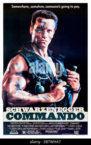 Commando (1985) unter der Regie von Mark L. Lester mit Arnold Schwarzenegger, Rae Dawn Chong und Alyssa Milano. Ein pensionierter Elitesoldat muss seine entführte Tochter aus einer paramilitärischen Gruppe retten. Foto eines Original-Posters aus dem Jahr 1985 (USA), das NUR FÜR REDAKTIONELLE ZWECKE VERWENDET WIRD. Quelle: BFA / 20th Century Fox Stockfoto