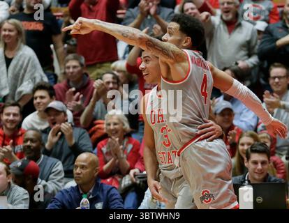 25. November 2019, Columbus, OH, USA: Ohio State Buckeyes Guard D.J. Carton (3) und Ohio State Buckeyes Guard Duane Washington Jr. (4) während der ersten Spielhälfte zwischen den Ohio State Buckeyes und den Kent State Golden Flashes in der St. John Arena in Columbus, Ohio am Montag, 25. November 2019. Ohio State gewann 71–52. (Kreditbild: © TNS via ZUMA Wire) Stockfoto