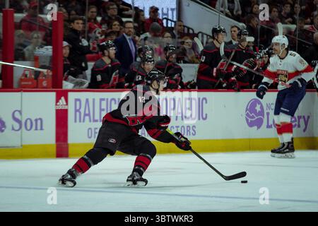 23. November 2019: Carolina Hurricanes Center Warren Foegele (13) während des NHL-Spiels zwischen den Florida Panthers und Carolina Hurricanes in der PNC Arena in Raleigh, NC. Brian McWalters/CSM(Kreditbild: &Copy; Brian Mcwalters/CSM via ZUMA Wire) Stockfoto