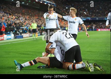27. November 2019, Valencia, Spanien: Valencia-Spieler feiert das Tor von Carlos Soler beim Spiel der Gruppe H der UEFA Champions League zwischen Valencia und Chelsea am 27. November 2019 im Mestalla-Stadion in Valencia, Spanien (Kreditbild: © AFP7 Via ZUMA Wire) Stockfoto