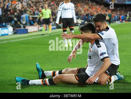 27. November 2019, Valencia, Spanien: Valencia-Spieler feiert das Tor von Carlos Soler beim Spiel der Gruppe H der UEFA Champions League zwischen Valencia und Chelsea am 27. November 2019 im Mestalla-Stadion in Valencia, Spanien (Kreditbild: © AFP7 Via ZUMA Wire) Stockfoto