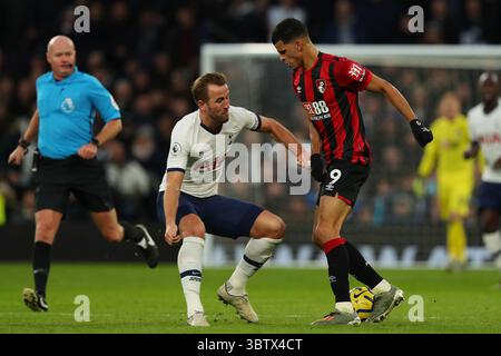Tottenhams Stürmer Harry Kane und Bournemouths Stürmer Dominic Solanke treten im Tottenham Hotspur Stadium in London um den Ball an. Am 30. November 2019. (Foto von AFS/Espa-Images)(Credit Image: &Copy; ESPA Photo Agency/CSM via ZUMA Wire) Stockfoto