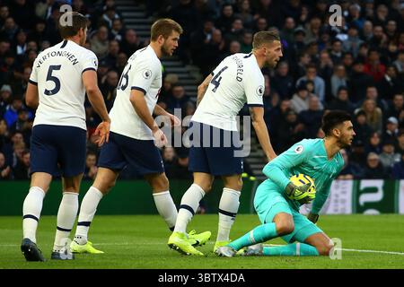 Tottenhams Torhüter Paulo Gazzaniga während des Spiels der Barclays Premier League zwischen Tottenham Hotspur und Bournemouth im Tottenham Hotspur Stadium in London. Am 30. November 2019. (Foto von AFS/Espa-Images)(Credit Image: &Copy; ESPA Photo Agency/CSM via ZUMA Wire) Stockfoto