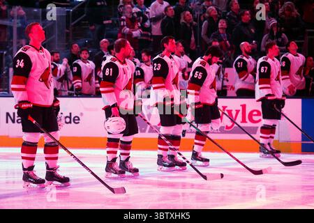 3. Dezember 2019: Das Startup der Arizona Coyotes in ihrem Spiel gegen die Columbus Blue Jackets in Columbus, Ohio. (Von links nach rechts) Arizona Coyotes Center Carl Soderberg (34), Arizona Coyotes Center Phil Kessel (81), Arizona Coyotes Defenseman Oliver Ekman-Larsson (23), Arizona Coyotes Defenseman Jason Demers (55), Arizona Coyotes Linksflügel Lawson Crouse (67). Brent Clark/CSM(Bild: &Copy; Brent Clark/CSM via ZUMA Wire) Stockfoto