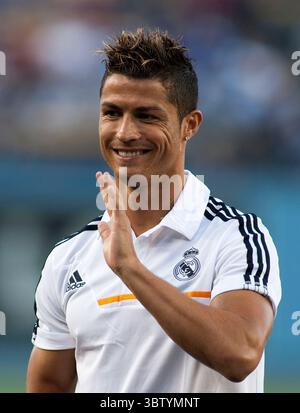 Oktober 2020, Los Angeles, Kalifornien, USA: Cristiano Ronaldo testet positiv auf COVID-19. Der Spieler Cristiano Ronaldo aus Real Madrid wirft am 31. Juli 2013 im Dodger Stadium in Los Angeles das erste Spiel vor dem Spiel zwischen den New York Yankees und den Los Angeles Dodgers aus. JAVIER ROJAS/PI (Bild: © Prensa Internacional Via ZUMA Wire) Stockfoto