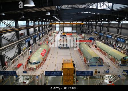 Peking, China. Juli 2025. Dieses Foto vom 15. Juli 2025 zeigt den Standort des Rumpfausrüstungsprogramms des Airbus und der Aviation Industry Corporation of China Xi'an Aircraft International (Tianjin) Corporation (AVIC XAT) in Tianjin, Nordchina. Airbus und die Aviation Industry Corporation of China Xi'an Aircraft International (Tianjin) Corporation (AVIC XAT) haben am Dienstag das erste Kooperationsprojekt zur Ausrüstung von A321-Flugzeugen in China gestartet. Quelle: Xinhua/Alamy Live News Stockfoto