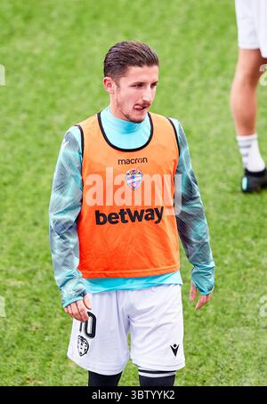 18. Oktober 2020, Bilbao, VIZCAYA, SPANIEN: Enis Bardhi aus Levante wärmt sich vor der spanischen Liga La Liga Santander auf, die am 18. Oktober 2020 in Bilbao, Spanien, zwischen Athletic Club de Bilbao und Levante UD im San Mames Stadion ausgetragen wurde. (Bild: © Inigo Larreina/AFP7 via ZUMA Wire) Stockfoto