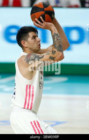 20. Oktober 2020, MADRID, SPANIEN: Gabriel Deck von Real Madrid in Aktion während der spanischen Liga, Liga Endesa ACB, Basketballspiel zwischen Real Madrid und Monbus Obradoiro im Wizink Center Pavillon am 20. Oktober 2020 in Madrid. (Bild: © Oscar J. Barroso/AFP7 via ZUMA Wire) Stockfoto