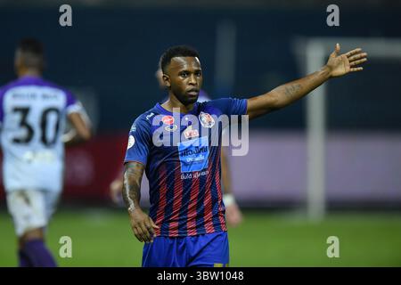 24. Oktober 2020, Bangkok, Thailand: Heberty Fernandes von Port FC im Spiel der Thai League 2020 zwischen Port FC und PT Prachuap F.C. im Leo Stadium. (Kreditbild: © Amphol Thongmueangluang/SOPA Images via ZUMA Wire) Stockfoto