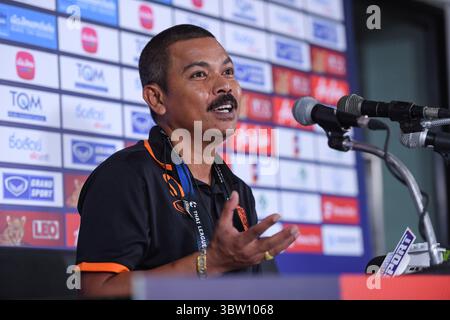 24. Oktober 2020, Bangkok, Thailand: Port FC Cheftrainer Sarawut Treephan spricht mit den Medien während des Spiels der Thai League 2020 zwischen Port FC und PT Prachuap F.C. im Leo Stadium. (Kreditbild: © Amphol Thongmueangluang/SOPA Images via ZUMA Wire) Stockfoto