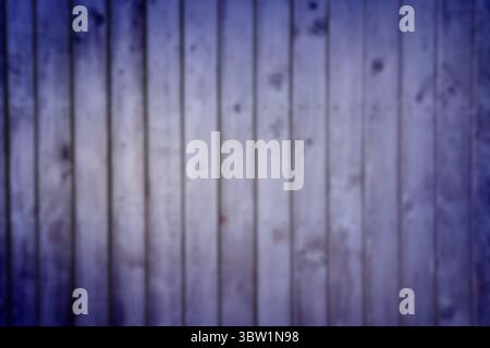 Vertikale Holzdielen zeigen eine verschwommene, verwitterte Textur in einer flachen Entwurfsdarstellung Stockfoto