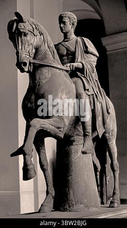 Reiterstatue von Marcus Nonius Balbus im Museo Nazionale in Neapel, Neapel. Museo Nazionale. - Marco Nonio Balbo, Senior (Ercolano). (Titel zum Objekt), Neapel (Museo Nazionale): Statua equestre di Marco Nonio Balbo Padre (xilografia). Italien, Italienisch, ( Marcus Nonius Balbus, aus Herculaneum. M ) Stockfoto