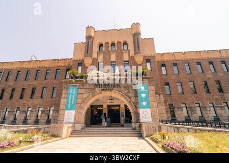 Osaka, japan - 2. Mai 2025 Hauptfried der Burg Osaka an der Innenmauer. Hochwertige Fotos Stockfoto