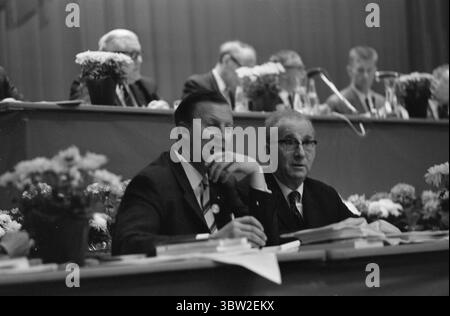 Aktuell 22-2-1969: Mit 600.000 dahinter. Neuer Vorsitzender der Nationalen Organisation Norwegens ist Tor Aspengren. Derselbe Kongress, der ihn zum Vorsitzenden wählte, verabschiedete auch ein Aktionsprogramm für LO - das Programm, das in Zukunft die Leitlinie der union-Bewegung sein wird. Foto: Ivar Aaserud / aktuell / NTB ***Foto wird nicht verarbeitet*** *Text wird automatisch übersetzt* Stockfoto