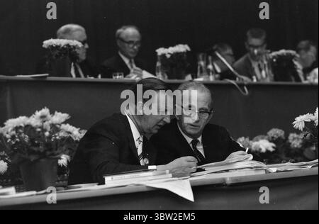 Aktuell 22-2-1969: Mit 600.000 dahinter. Neuer Vorsitzender der Nationalen Organisation Norwegens ist Tor Aspengren. Derselbe Kongress, der ihn zum Vorsitzenden wählte, verabschiedete auch ein Aktionsprogramm für LO - das Programm, das in Zukunft die Leitlinie der union-Bewegung sein wird. Foto: Ivar Aaserud / aktuell / NTB ***Foto wird nicht verarbeitet*** *Text wird automatisch übersetzt* Stockfoto