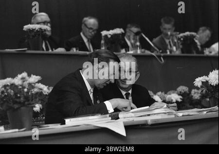 Aktuell 22-2-1969: Mit 600.000 dahinter. Neuer Vorsitzender der Nationalen Organisation Norwegens ist Tor Aspengren. Derselbe Kongress, der ihn zum Vorsitzenden wählte, verabschiedete auch ein Aktionsprogramm für LO - das Programm, das in Zukunft die Leitlinie der union-Bewegung sein wird. Foto: Ivar Aaserud / aktuell / NTB ***Foto wird nicht verarbeitet*** *Text wird automatisch übersetzt* Stockfoto