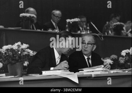 Aktuell 22-2-1969: Mit 600.000 dahinter. Neuer Vorsitzender der Nationalen Organisation Norwegens ist Tor Aspengren. Derselbe Kongress, der ihn zum Vorsitzenden wählte, verabschiedete auch ein Aktionsprogramm für LO - das Programm, das in Zukunft die Leitlinie der union-Bewegung sein wird. Foto: Ivar Aaserud / aktuell / NTB ***Foto wird nicht verarbeitet*** *Text wird automatisch übersetzt* Stockfoto