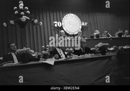 Aktuell 22-2-1969: Mit 600.000 dahinter. Neuer Vorsitzender der Nationalen Organisation Norwegens ist Tor Aspengren. Derselbe Kongress, der ihn zum Vorsitzenden wählte, verabschiedete auch ein Aktionsprogramm für LO - das Programm, das in Zukunft die Leitlinie der union-Bewegung sein wird. Foto: Ivar Aaserud / aktuell / NTB ***Foto wird nicht verarbeitet*** *Text wird automatisch übersetzt* Stockfoto