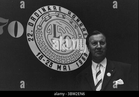 Aktuell 22-2-1969: Mit 600.000 dahinter. Neuer Vorsitzender der Nationalen Organisation Norwegens ist Tor Aspengren. Derselbe Kongress, der ihn zum Vorsitzenden wählte, verabschiedete auch ein Aktionsprogramm für LO - das Programm, das in Zukunft die Leitlinie der union-Bewegung sein wird. Foto: Ivar Aaserud / aktuell / NTB ***Foto wird nicht verarbeitet*** *Text wird automatisch übersetzt* Stockfoto