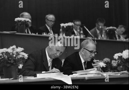 Aktuell 22-2-1969: Mit 600.000 dahinter. Neuer Vorsitzender der Nationalen Organisation Norwegens ist Tor Aspengren. Derselbe Kongress, der ihn zum Vorsitzenden wählte, verabschiedete auch ein Aktionsprogramm für LO - das Programm, das in Zukunft die Leitlinie der union-Bewegung sein wird. Foto: Ivar Aaserud / aktuell / NTB ***Foto wird nicht verarbeitet*** *Text wird automatisch übersetzt* Stockfoto