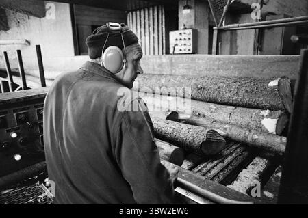 Aktuell 23-1-1969 : Gewinn vor allem.die Generalversammlung der Gewerkschaft hatte einen Vorschlag genehmigt, der von Rechtsanwalt Sigbjørn Mustad genehmigt wurde, 10 Millionen Kronen der Reserven der Gruppe in die privaten Taschen der Aktionäre zu transferieren. Die 10 Millionen sind steuerfrei und werden über einen Zeitraum von fünf Jahren an die Aktionäre ausgezahlt. Gleichzeitig werden Einsparungen bei den Einrichtungen und Ausrüstungen für die Arbeitnehmer erzielt. Foto: Per Ervik / aktuell / NTB ***FOTO NICHT VERARBEITET*** *Text wird automatisch übersetzt* Stockfoto