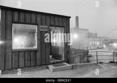 Aktuell 23-1-1969 : Gewinn vor allem.die Generalversammlung der Gewerkschaft hatte einen Vorschlag genehmigt, der von Rechtsanwalt Sigbjørn Mustad genehmigt wurde, 10 Millionen Kronen der Reserven der Gruppe in die privaten Taschen der Aktionäre zu transferieren. Die 10 Millionen sind steuerfrei und werden über einen Zeitraum von fünf Jahren an die Aktionäre ausgezahlt. Gleichzeitig werden Einsparungen bei den Einrichtungen und Ausrüstungen für die Arbeitnehmer erzielt. Foto: Per Ervik / aktuell / NTB ***FOTO NICHT VERARBEITET*** *Text wird automatisch übersetzt* Stockfoto