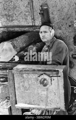 Aktuell 23-1-1969 : Gewinn vor allem.die Generalversammlung der Gewerkschaft hatte einen Vorschlag genehmigt, der von Rechtsanwalt Sigbjørn Mustad genehmigt wurde, 10 Millionen Kronen der Reserven der Gruppe in die privaten Taschen der Aktionäre zu transferieren. Die 10 Millionen sind steuerfrei und werden über einen Zeitraum von fünf Jahren an die Aktionäre ausgezahlt. Gleichzeitig werden Einsparungen bei den Einrichtungen und Ausrüstungen für die Arbeitnehmer erzielt. Foto: Per Ervik / aktuell / NTB ***FOTO NICHT VERARBEITET*** *Text wird automatisch übersetzt* Stockfoto