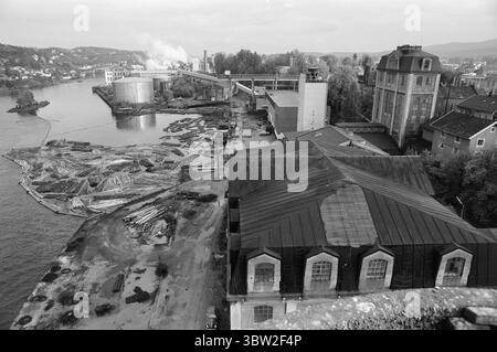 Aktuell 23-1-1969 : Gewinn vor allem.die Generalversammlung der Gewerkschaft hatte einen Vorschlag genehmigt, der von Rechtsanwalt Sigbjørn Mustad genehmigt wurde, 10 Millionen Kronen der Reserven der Gruppe in die privaten Taschen der Aktionäre zu transferieren. Die 10 Millionen sind steuerfrei und werden über einen Zeitraum von fünf Jahren an die Aktionäre ausgezahlt. Gleichzeitig werden Einsparungen bei den Einrichtungen und Ausrüstungen für die Arbeitnehmer erzielt. Foto: Per Ervik / aktuell / NTB ***FOTO NICHT VERARBEITET*** *Text wird automatisch übersetzt* Stockfoto
