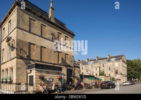 England, Somerset, Bath, Pulteney Arms Pub Stockfoto