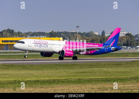 Warschau, Polen - 20. September 2024: Wizzair Airbus A321neo in Warschau, Polen. Stockfoto