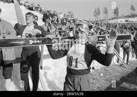 Aktuell 12 - 1 - 1970: Ausländertag. Holmenkollens spezielles Skisprungrennen war das große Finale der diesjährigen internationalen Skisaison. Der beste Norweger, Bjørn Wirkola, kam auf Rang sieben. Dann belegten wir den 10., 12. Und 14. Platz. Es war nicht gut genug. Wirkola nimmt sich einen Moment Zeit, um in diesem artikel nach Kollen nachzudenken. Er ist der Meinung, dass aktive und Leiter ein wenig Diskussion in der Kammer führen sollten.Foto: Ivar Aaserud / aktuell / NTB ***Foto ist nicht bildverarbeitet*** *Text wird automatisch übersetzt* Stockfoto