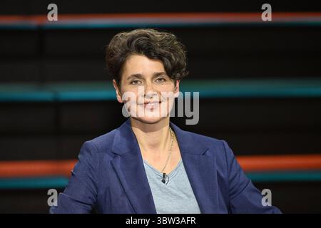 Anna Lehmann Journalistin 07/25 Anna Lehmann am 15. Juli 2025 in Markus Lanz TV Fernsehen Talkshow Talkshow Deutschland deutsch deutsche Frau Journalismus Autorin taz Journalistin Autorin quer Porträt lächelnd *** Anna Lehmann Journalistin 07 25 ihre Anna Lehmann am 15. Juli 2025 in Markus Lanz TV TV Talkshow Talkshow Deutschland deutsche Journalistin Autorin taz deutsche Journalistin Journalistin Autorin Autorin Autorin Querporträt lächeln Stockfoto