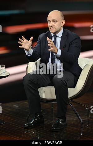 Marc Felix Serrao Journalist 07/25 ihr Marc Felix Serrao am 15. Juli 2025 in Markus Lanz TV Fernsehen Talkshow Talkshow Talkshow Talkshow Deutschland deutsch deutscher Mann Journalismus Autor Chefredakteur neue Zürcher Zeitung in Deutschland NZZ deutscher Journalismus Autor hoch ganz sitzend freistellbar sprechend gestikuliert *** Marc Felix Serrao Journalist 07 25 ihr Marc Felix Serrao am 15. Juli 2025 in Markus Lanz TV Talkshow Show Deutschland deutscher Mann Journalismus Autor Chefredakteur neue Zürcher Zeitung Autor Chefredakteur deutsche deutsche deutsche deutsche deutsche deutsche deutsche Zürcher Zeitung Autor Chefredakteur Journalismus Autor Redakteur deutsche Zeitung Autor Redakteur deutsche Zeitung in deutschland Stockfoto