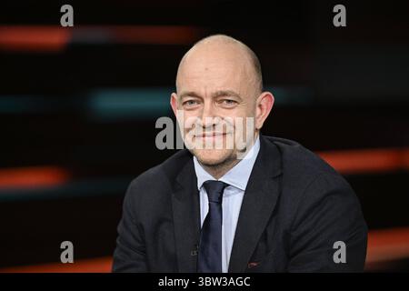 Marc Felix Serrao Journalist 07/25 ihr Marc Felix Serrao am 15. Juli 2025 in Markus Lanz TV Fernsehen Talkshow Talkshow Talkshow Deutschland deutsch deutscher Mann Journalismus Autor Chefredakteur neue Zürcher Zeitung in Deutschland NZZ deutscher Journalismus Autor quer Porträt lächelnd *** Marc Felix Serrao Journalist 07 25 ihr Marc Felix Serrao am 15. Juli 2025 in Markus Lanz TV Talkshow Talkshow Deutschland deutscher Mann Journalismus Autor Chefredakteur neue Zürcher Zeitung in Deutschland Chefredakteur neue Zürcher Zeitung Autor Autor Autor Chefredakteur deutscher Journalismus Autor Chefredakteur in Deutschland Stockfoto