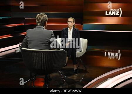 Markus Lanz mit Prof. Frauke Brosius-Gersdorf 07/25 ihr Markus Lanz und Prof. Frauke Brosius-Gersdorf am 15. Juli 2025 in Markus Lanz TV Fernsehen Talkshow Talkshow Talkshow Deutschland deutsch deutsche Frau Schriftstellerin Literatur Juristin Autorin Verfassungsrechtlerin Professorin Mann Italien italienisch italienisch-deutscher Moderator Fotografie Fotograf Journalistin Journalistin Journalistin Journalistin Journalistin Journalistin Journalistin Journalistin Journalistin Autorin Autorin Moderatorin deutsch-italienischer Moderatorin Fotografin quer ganz sitzend sprechend gestikuliert *** Markus Lanz mit Prof Frauke Brosius GE Stockfoto