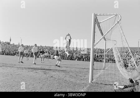 Aktuell 41 - 2 - 1969: SIF/Ham-kam gegen das Halbfinale im Cup zwischen Strømsgodset und Ham-kam endete mit 0:0 im Marienlyst-Stadion in Drammen. Es wird also ein Rematch geben. Es wird in Hamar gespielt. Foto: Ivar Aaserud / aktuell / NTB ***FOTO NICHT VERARBEITET*** *Text wird automatisch übersetzt* Stockfoto