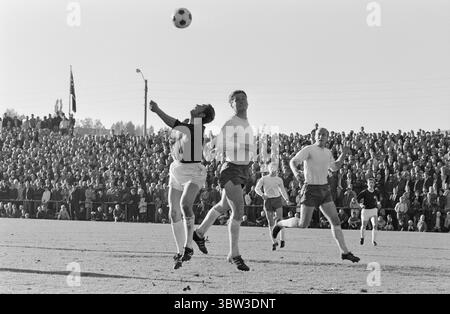 Aktuell 41 - 2 - 1969: SIF/Ham-kam gegen das Halbfinale im Cup zwischen Strømsgodset und Ham-kam endete mit 0:0 im Marienlyst-Stadion in Drammen. Es wird also ein Rematch geben. Es wird in Hamar gespielt. Foto: Ivar Aaserud / aktuell / NTB ***FOTO NICHT VERARBEITET*** *Text wird automatisch übersetzt* Stockfoto