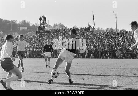 Aktuell 41 - 2 - 1969: SIF/Ham-kam gegen das Halbfinale im Cup zwischen Strømsgodset und Ham-kam endete mit 0:0 im Marienlyst-Stadion in Drammen. Es wird also ein Rematch geben. Es wird in Hamar gespielt. Foto: Ivar Aaserud / aktuell / NTB ***FOTO NICHT VERARBEITET*** *Text wird automatisch übersetzt* Stockfoto