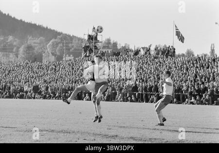 Aktuell 41 - 2 - 1969: SIF/Ham-kam gegen das Halbfinale im Cup zwischen Strømsgodset und Ham-kam endete mit 0:0 im Marienlyst-Stadion in Drammen. Es wird also ein Rematch geben. Es wird in Hamar gespielt. Foto: Ivar Aaserud / aktuell / NTB ***FOTO NICHT VERARBEITET*** *Text wird automatisch übersetzt* Stockfoto