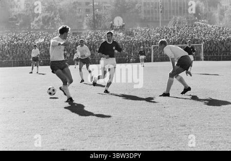 Aktuell 41 - 2 - 1969: SIF/Ham-kam gegen das Halbfinale im Cup zwischen Strømsgodset und Ham-kam endete mit 0:0 im Marienlyst-Stadion in Drammen. Es wird also ein Rematch geben. Es wird in Hamar gespielt. Foto: Ivar Aaserud / aktuell / NTB ***FOTO NICHT VERARBEITET*** *Text wird automatisch übersetzt* Stockfoto