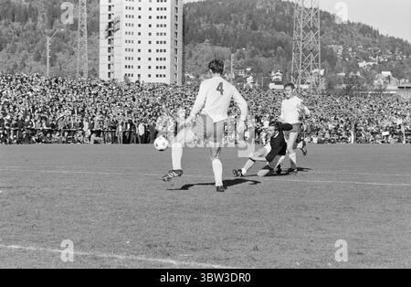 Aktuell 41 - 2 - 1969: SIF/Ham-kam gegen das Halbfinale im Cup zwischen Strømsgodset und Ham-kam endete mit 0:0 im Marienlyst-Stadion in Drammen. Es wird also ein Rematch geben. Es wird in Hamar gespielt. Foto: Ivar Aaserud / aktuell / NTB ***FOTO NICHT VERARBEITET*** *Text wird automatisch übersetzt* Stockfoto