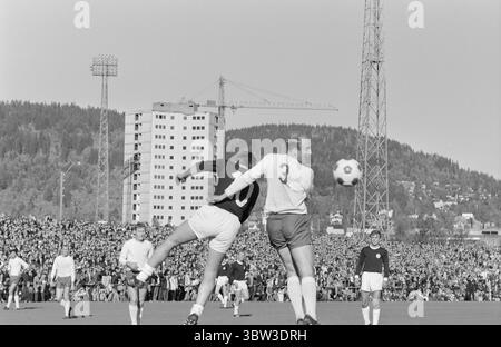 Aktuell 41 - 2 - 1969: SIF/Ham-kam gegen das Halbfinale im Cup zwischen Strømsgodset und Ham-kam endete mit 0:0 im Marienlyst-Stadion in Drammen. Es wird also ein Rematch geben. Es wird in Hamar gespielt. Foto: Ivar Aaserud / aktuell / NTB ***FOTO NICHT VERARBEITET*** *Text wird automatisch übersetzt* Stockfoto