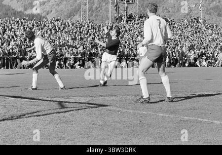 Aktuell 41 - 2 - 1969: SIF/Ham-kam gegen das Halbfinale im Cup zwischen Strømsgodset und Ham-kam endete mit 0:0 im Marienlyst-Stadion in Drammen. Es wird also ein Rematch geben. Es wird in Hamar gespielt. Foto: Ivar Aaserud / aktuell / NTB ***FOTO NICHT VERARBEITET*** *Text wird automatisch übersetzt* Stockfoto
